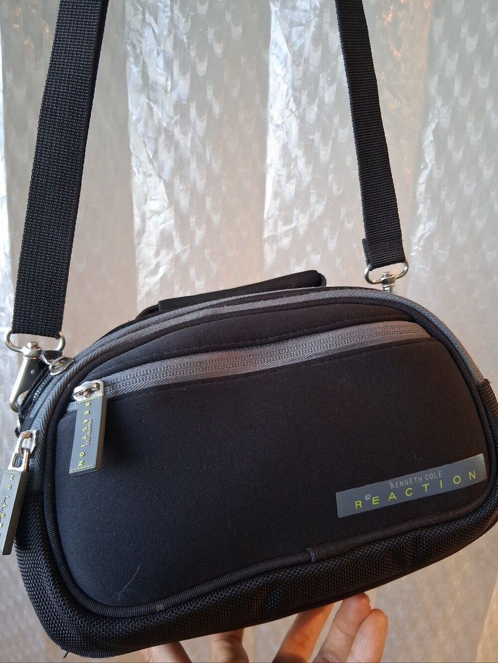 Kenneth Cole Compact Camera Case - Picture 2 of 12